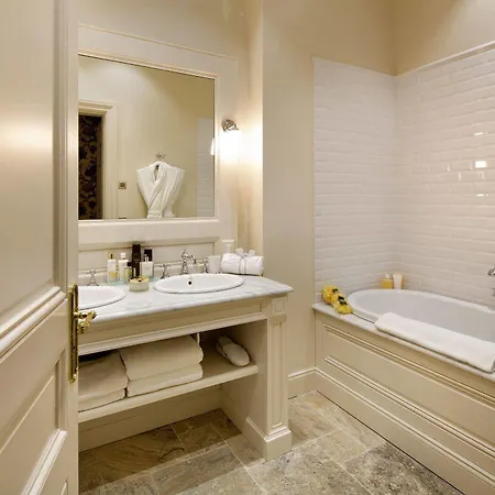 La Grande Maison De Bernard Magrez