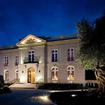 Отель La Grande Maison De Bernard Magrez